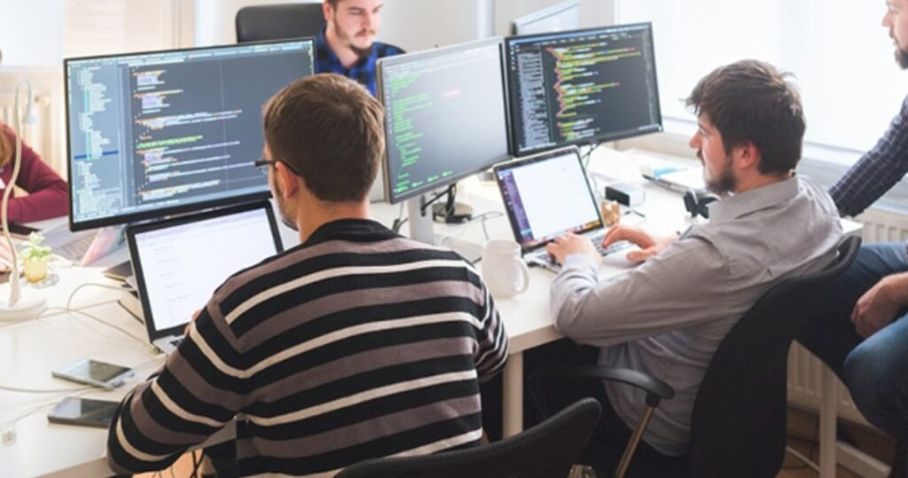 The World of Software Programmers Architects of the Digital Age - Nur ...