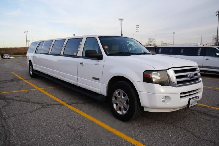 Why an Oakville Limousine Is the Perfect Wedding Day Entrance Why an Oakville Limousine Is the Perfect Wedding Day Entrance